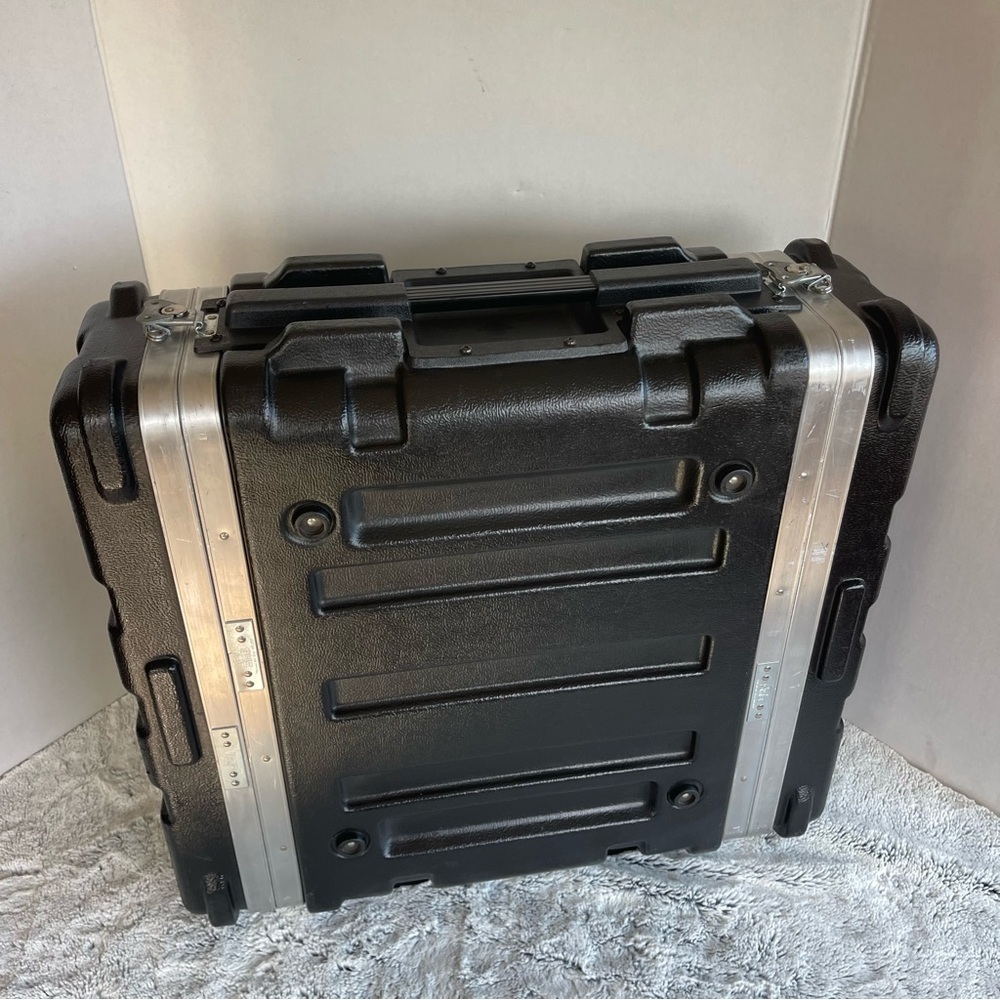 SKB 402-462. Molded Flight Hard Case - Black with Silver Trim - Picture 10 of 16
